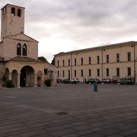 Residenza Mazzini Foligno Exterior foto
